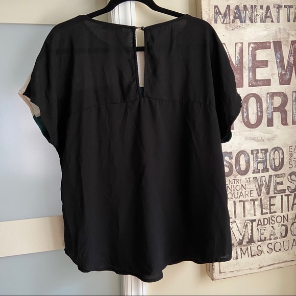 SHEIN Color Block Top - Picture 3 of 4